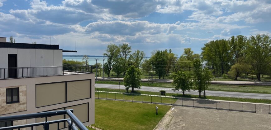 Balatoni panorámás lakás eladó