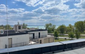 Balatoni panorámás lakás eladó
