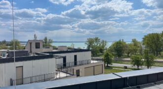 Balatoni panorámás lakás eladó