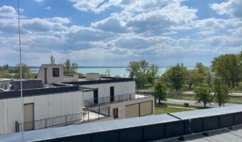Balatoni panorámás lakás eladó